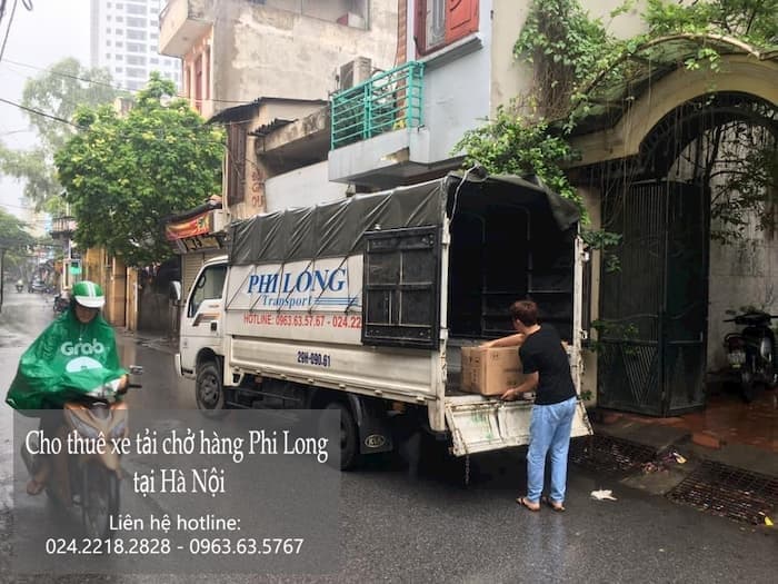 Xe tải nhỏ chở hàng từ phố Giang Văn Minh đi Hải Dương